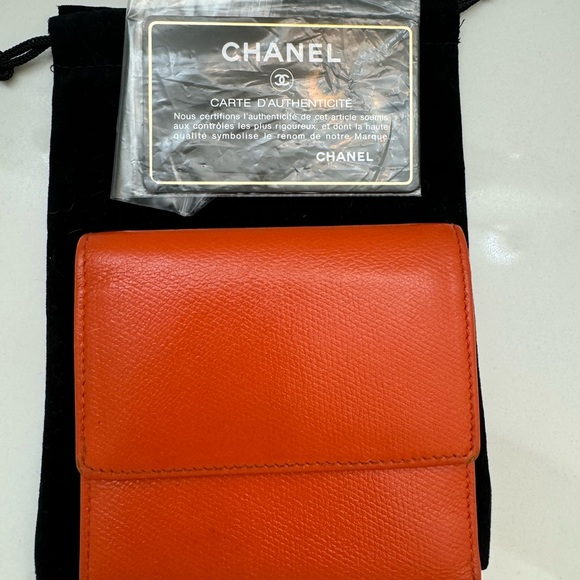 Chanel Compact Wallet. Good used condition. Orange - Picture 2 of 6
